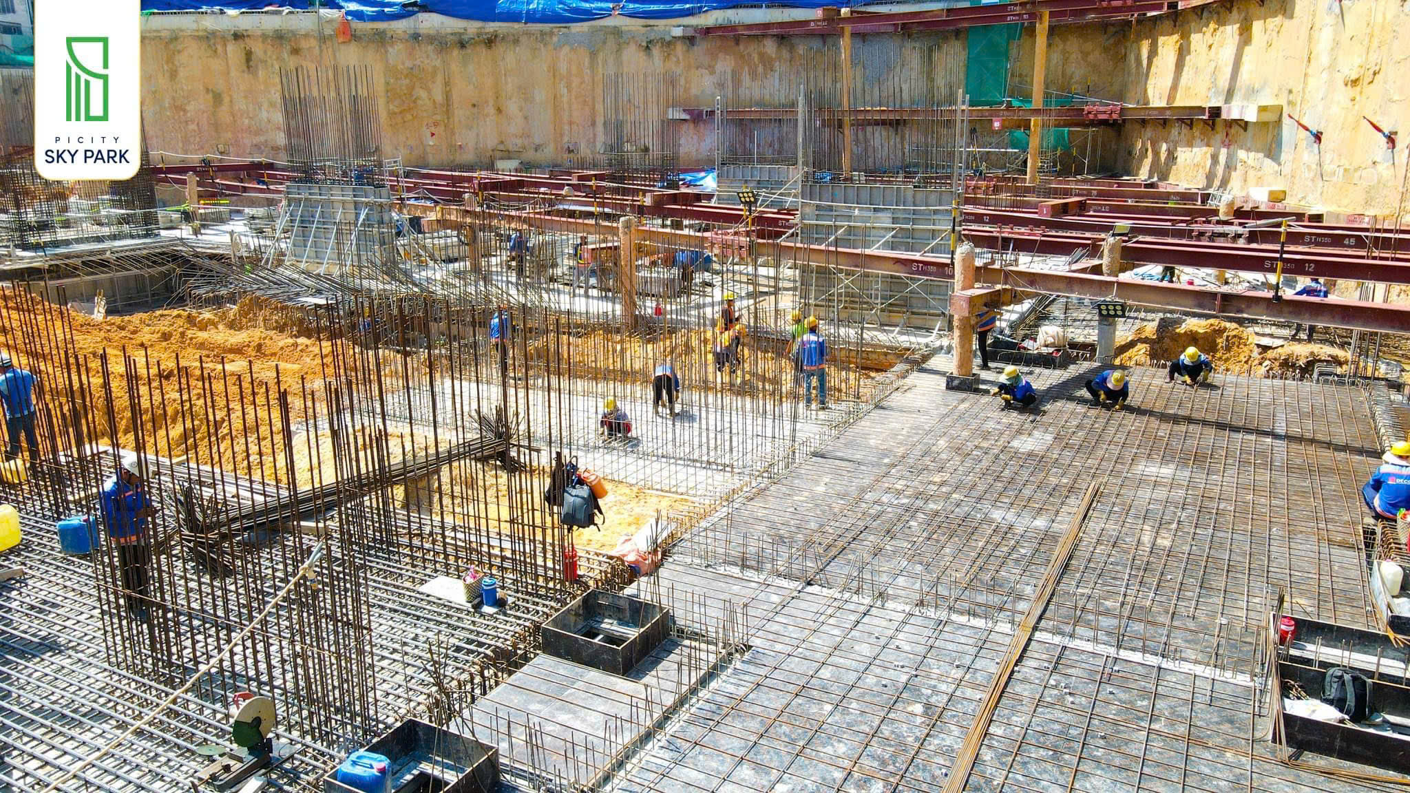 TIẾN ĐỘ XÂY DỰNG PICITY SKY PARK 10 Tien do Picity Sky Park 30 10 2024 10
