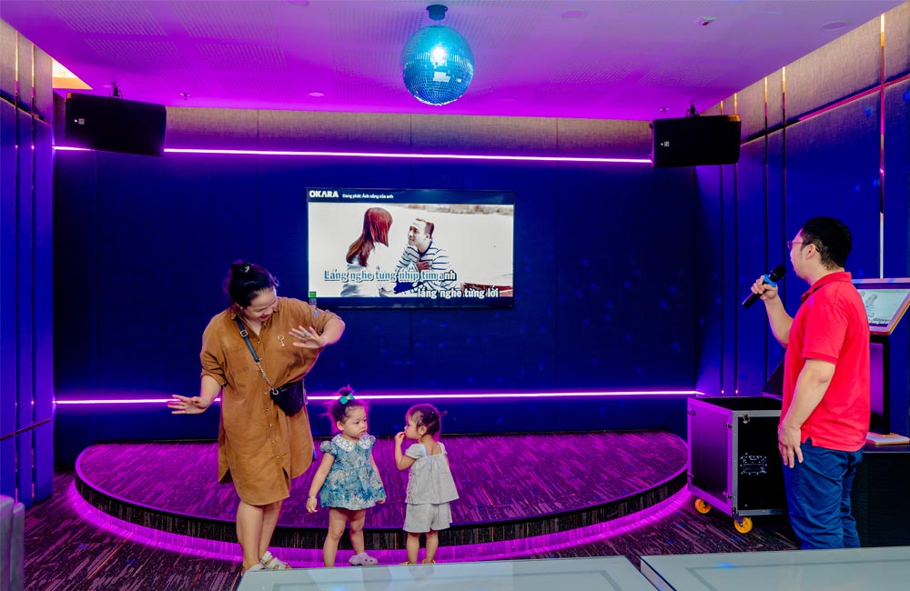 vạn xuân group bàn giao sổ hồng cho cư dân happy one central 3 không khí tại buổi lễ bàn giao sổ hồng